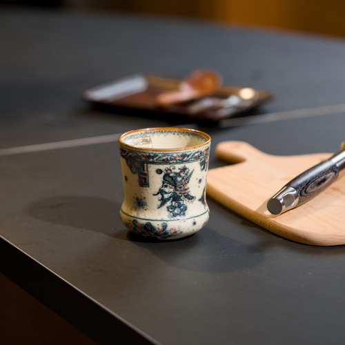 中国茶器　景徳鎮　手描き　茶杯　コーヒーカップ　女性ぴったり　青花磁　蝶々　３点 中国茶器 景徳鎮 手描き 茶杯 コーヒーカップ 女性ぴったり 青花