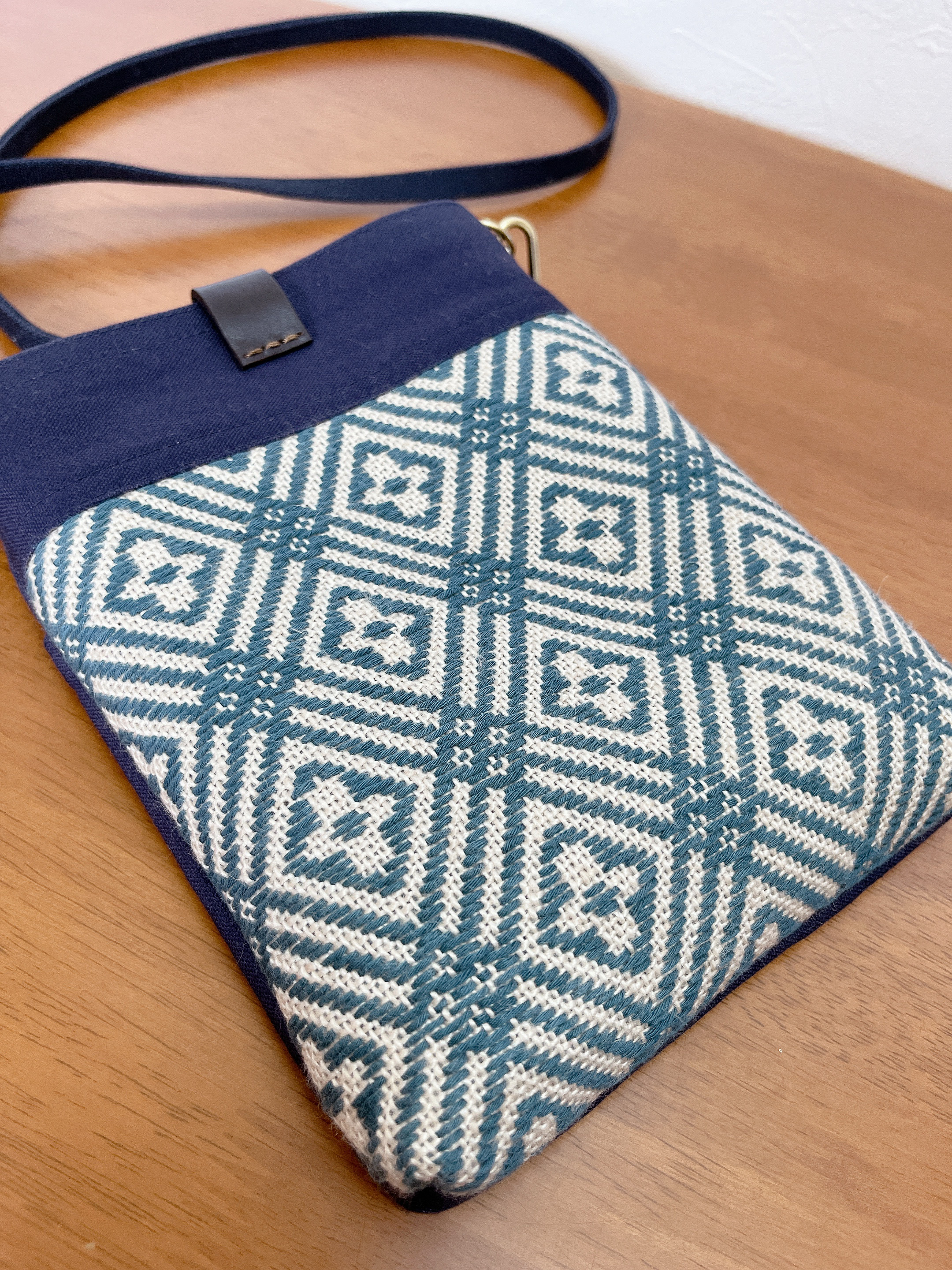 こぎん刺し スマホショルダー スマホポシェット