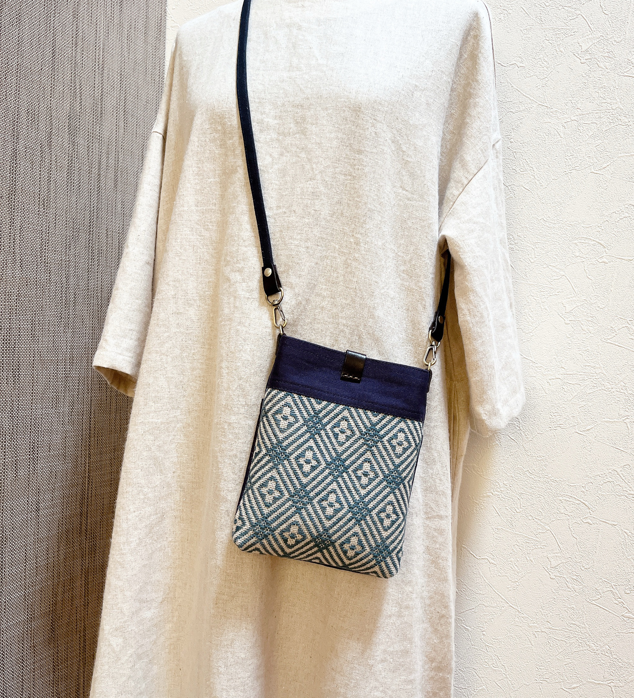 こぎん刺し スマホショルダー スマホポシェット