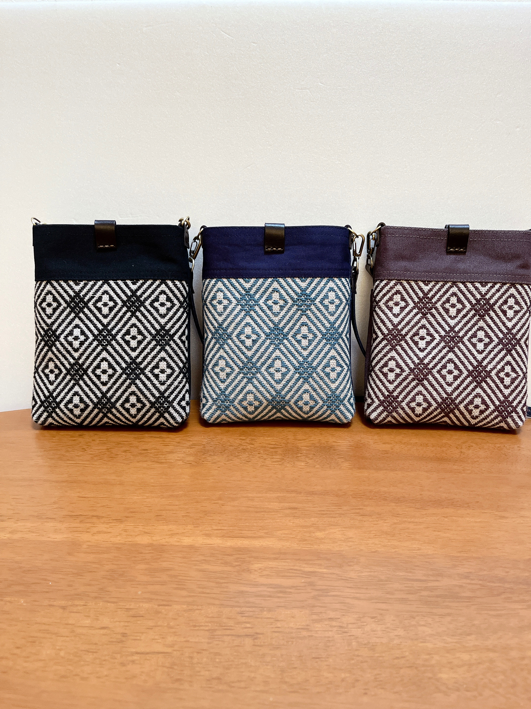 こぎん刺し スマホショルダー スマホポシェット