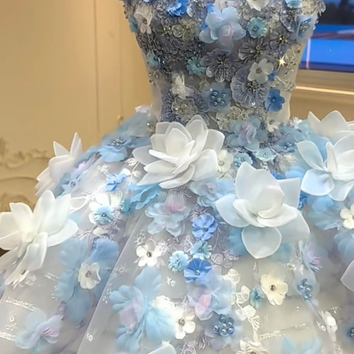 爽やかなブルー お花飾り カラードレス チュール ボリューム 袖無し