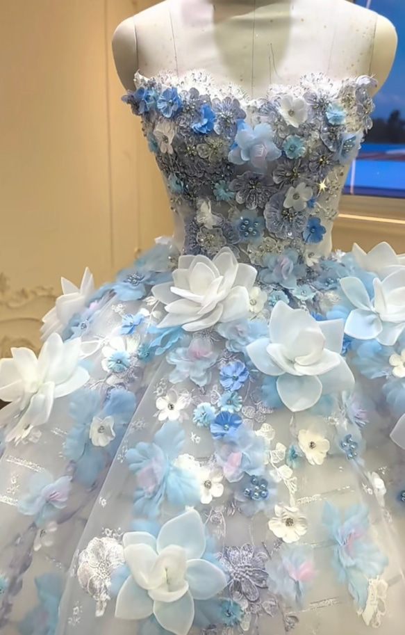 爽やかなブルー お花飾り カラードレス チュール ボリューム 袖無し