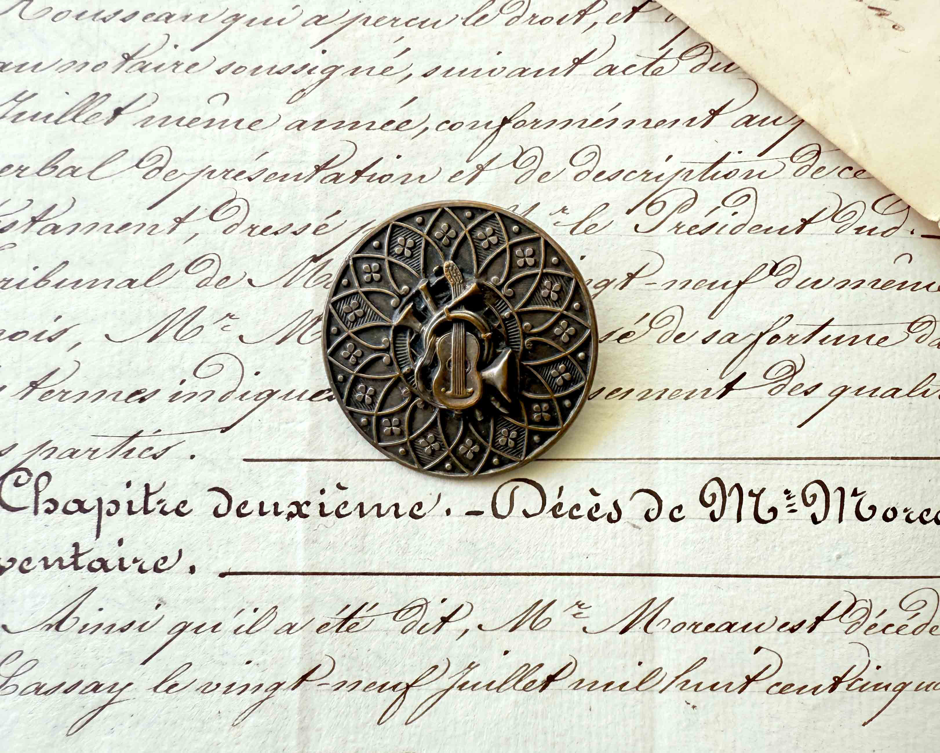 フランスアンティークボタン・楽器ブローチ