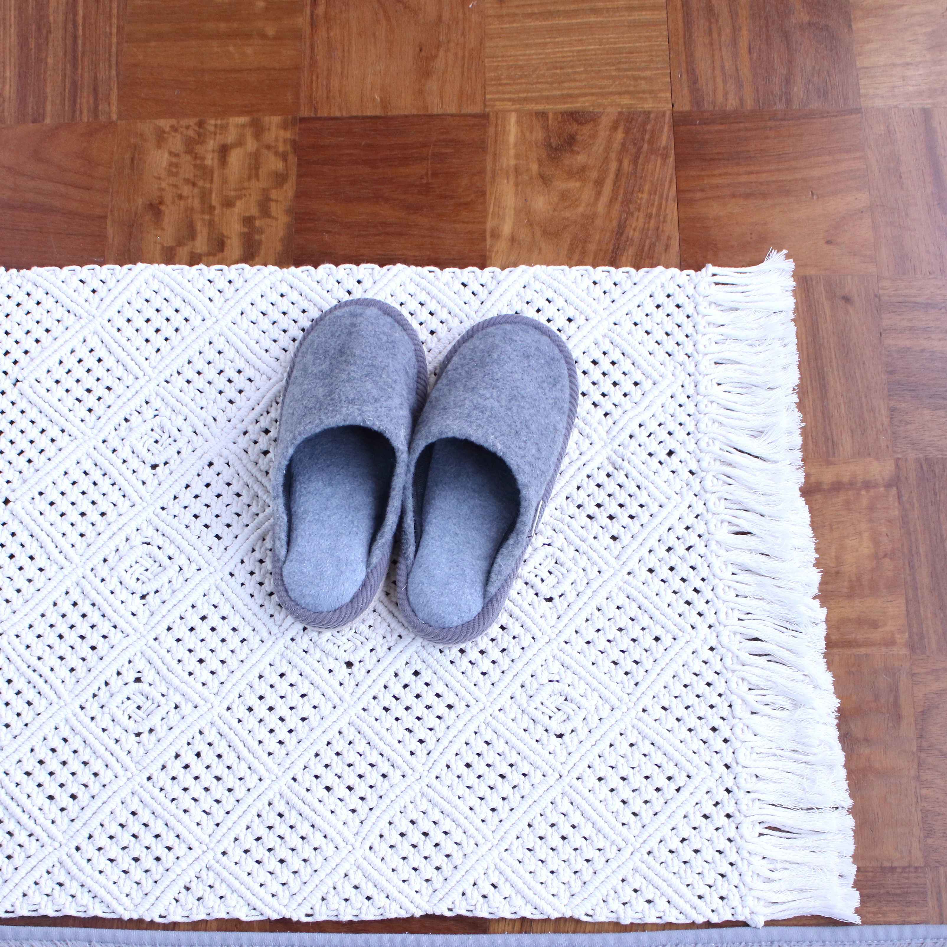 素足が気持ちいいマクラメマット（床）　マクラメラグマット