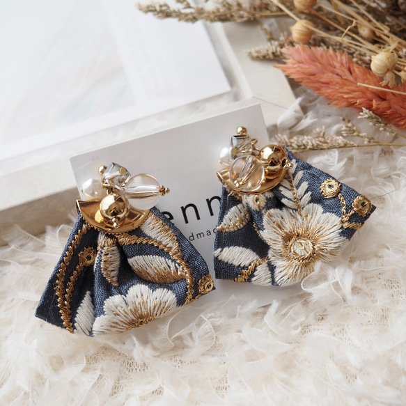 新作 ビジュー 青 刺繍リボン チロリアンテープ リボン ピアス