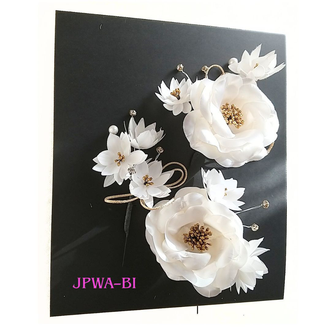 国産髪飾り//バラ・小花MIX飾り/着物・ウエディングドレス/白ヘッドドレス/結婚式・成人式/パッケージ入り