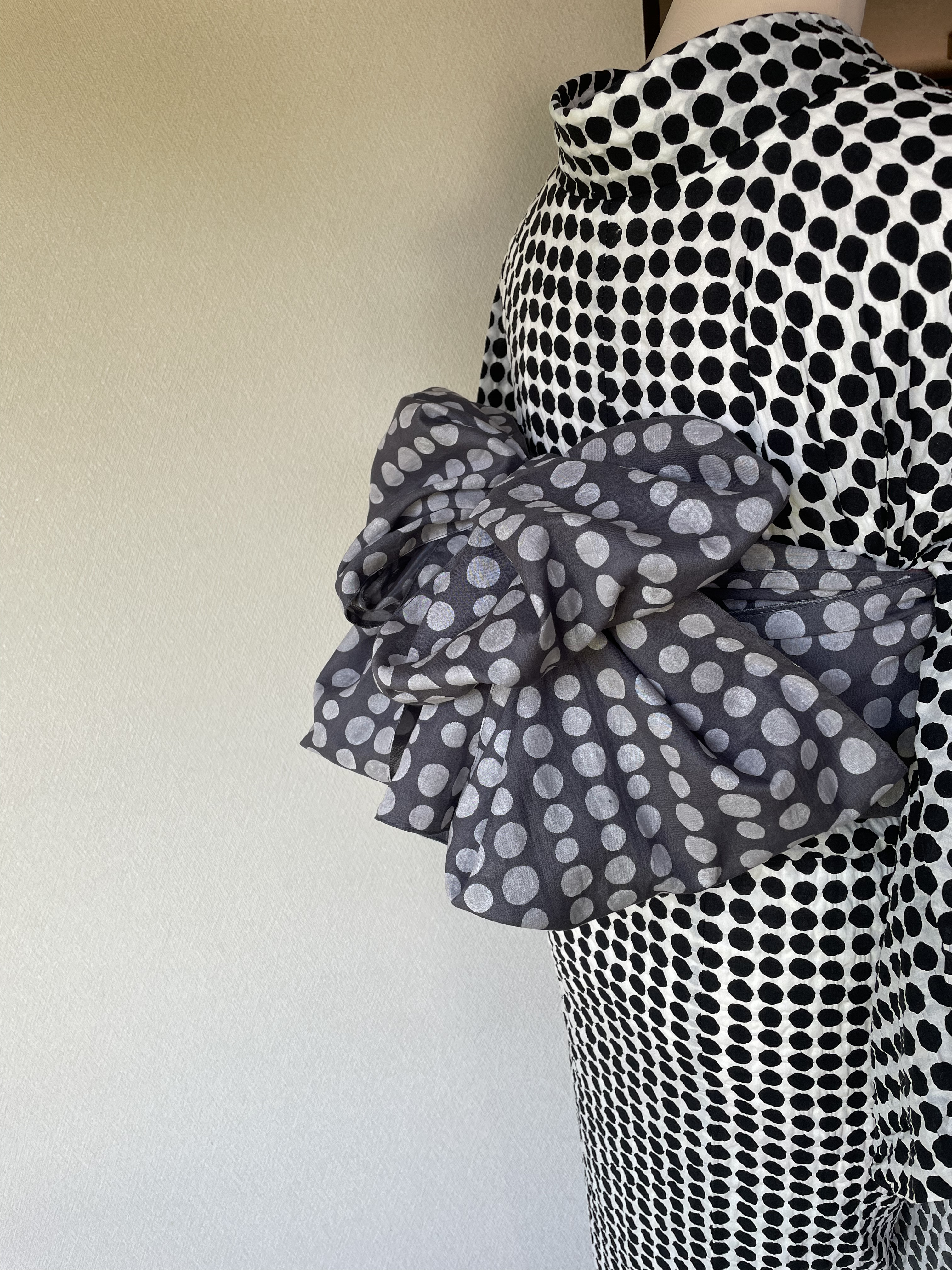 兵児帯　グレー地のふぞろいドットにオーガンジーを合わせて