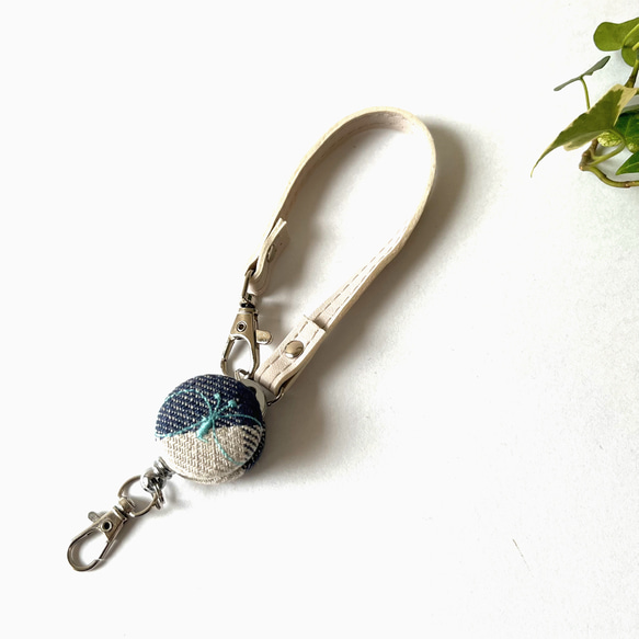 ミナペルホネン リールキーホルダー 刺繍 キーリング chardon 通販