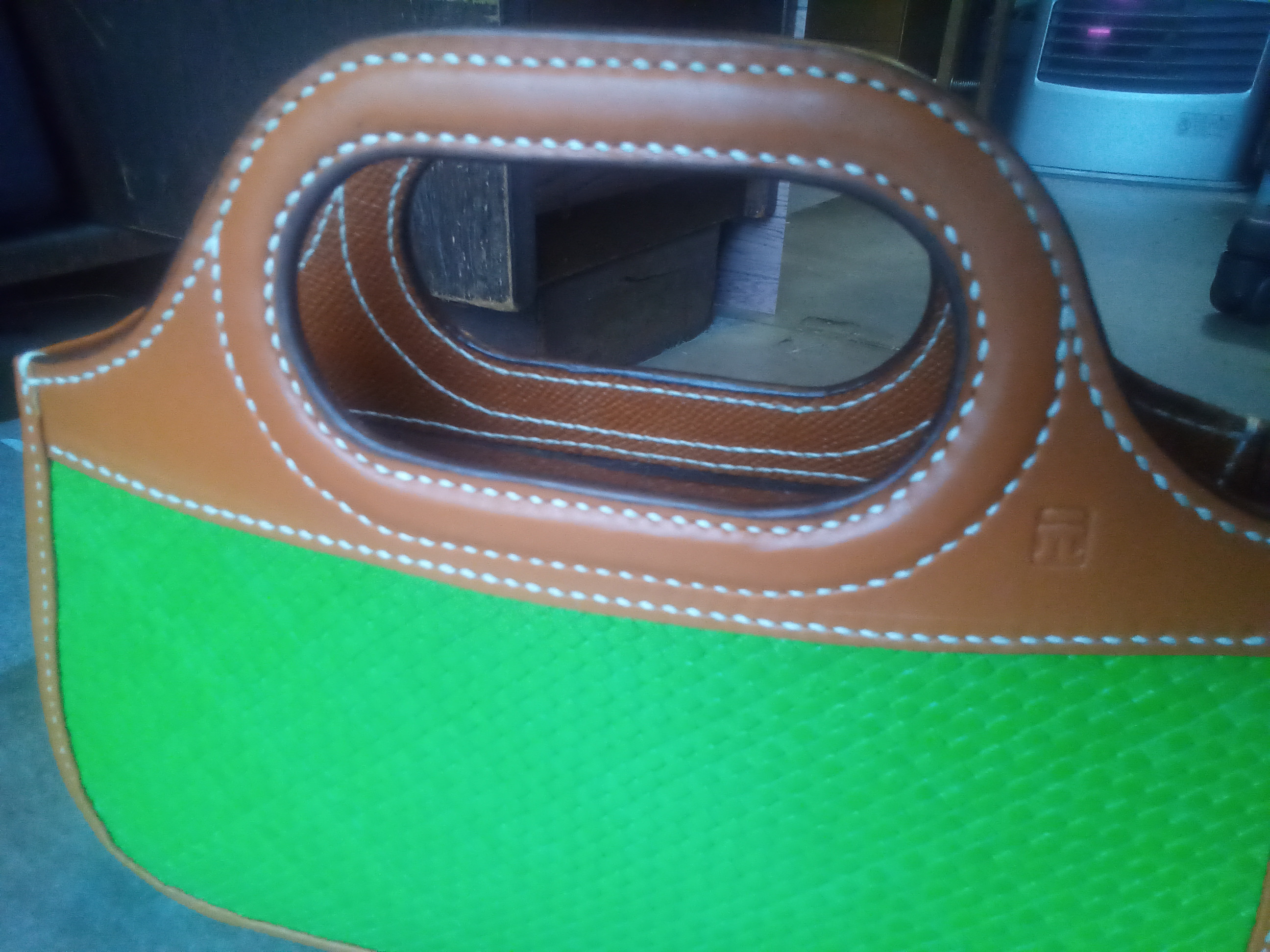 おしゃれで贅沢なチョイ持ちバッグ　浅緑メッシュ