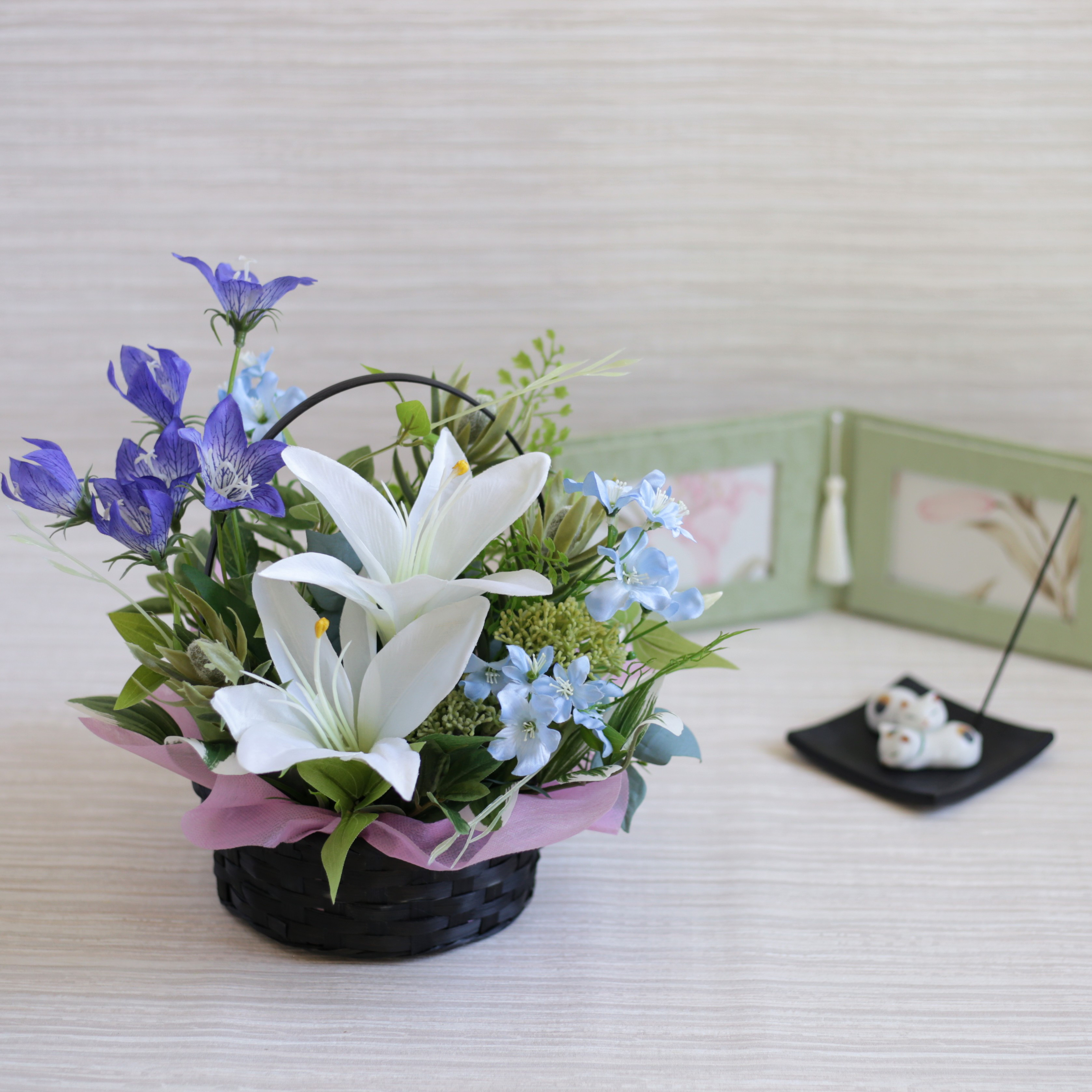 お供え向けバスケットアレンジ ゆり ききょう  お彼岸 仏花 お供え
