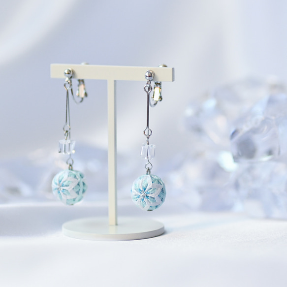 氷のカケラ～とっても小さな手毬とガラスのアクセサリー～ 1枚目の画像