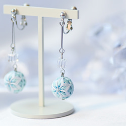 氷のカケラ～とっても小さな手毬とガラスのアクセサリー～ 2枚目の画像