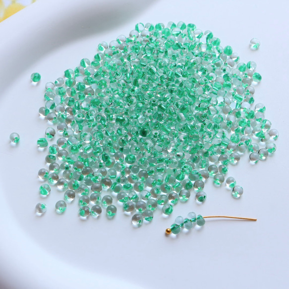 新色☆ミニドロップガラスビーズ エメラルドグリーン ビーズ handmade