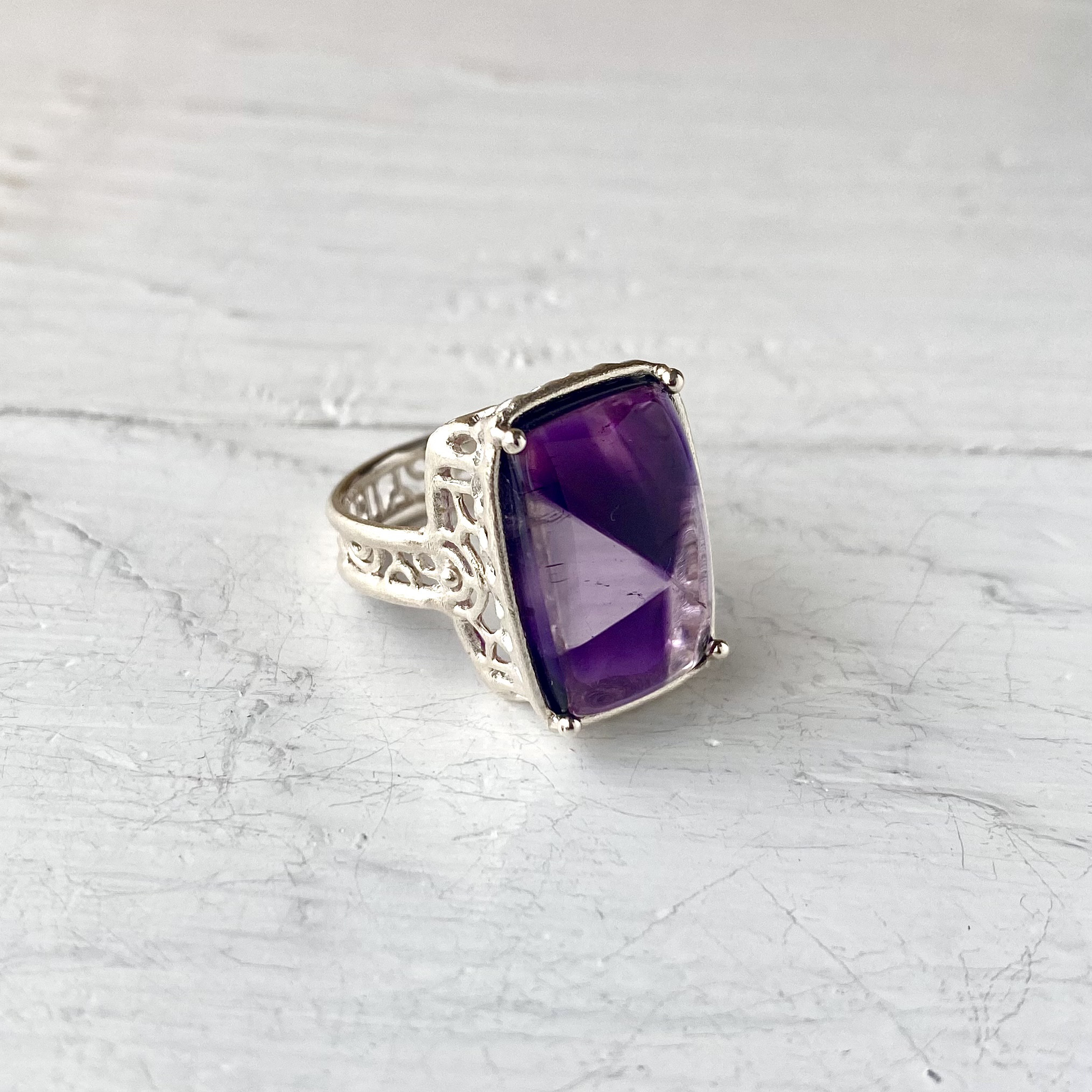 トラピッチェアメシストの指輪