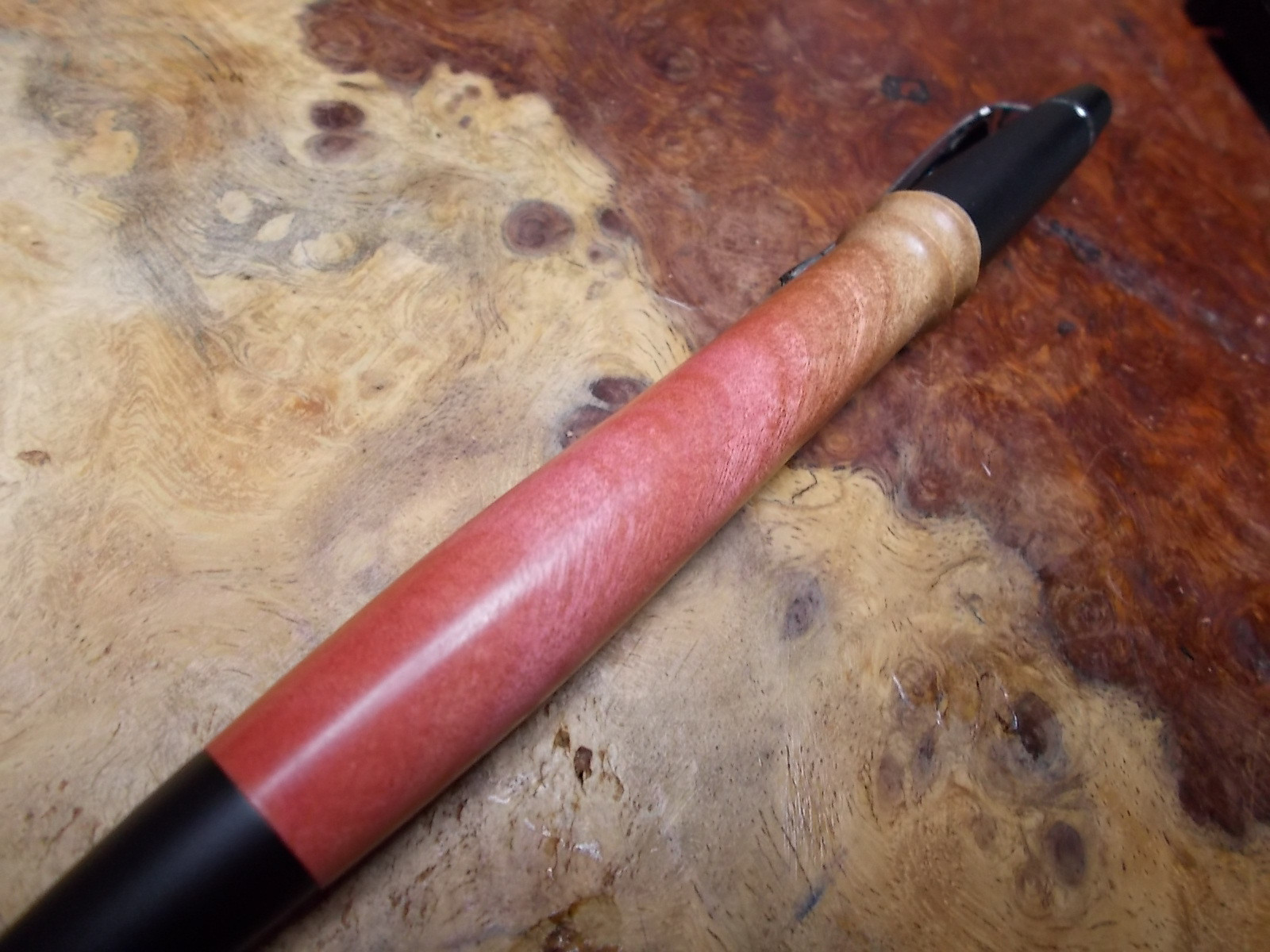 ピンクアイボリーのクロスタイプのボールペン！　手作り品　プレゼントに!