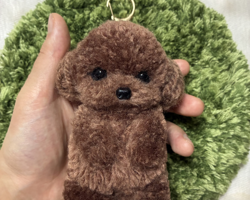 うるうるトイプードル ポンポン毛糸キーホルダー＊レッド 濃い茶