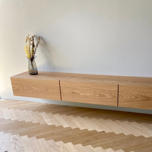 無垢材フローティングテレビボード 今注目のフロートTVボード3選！新築住宅にぴったりのスタイリッシュな