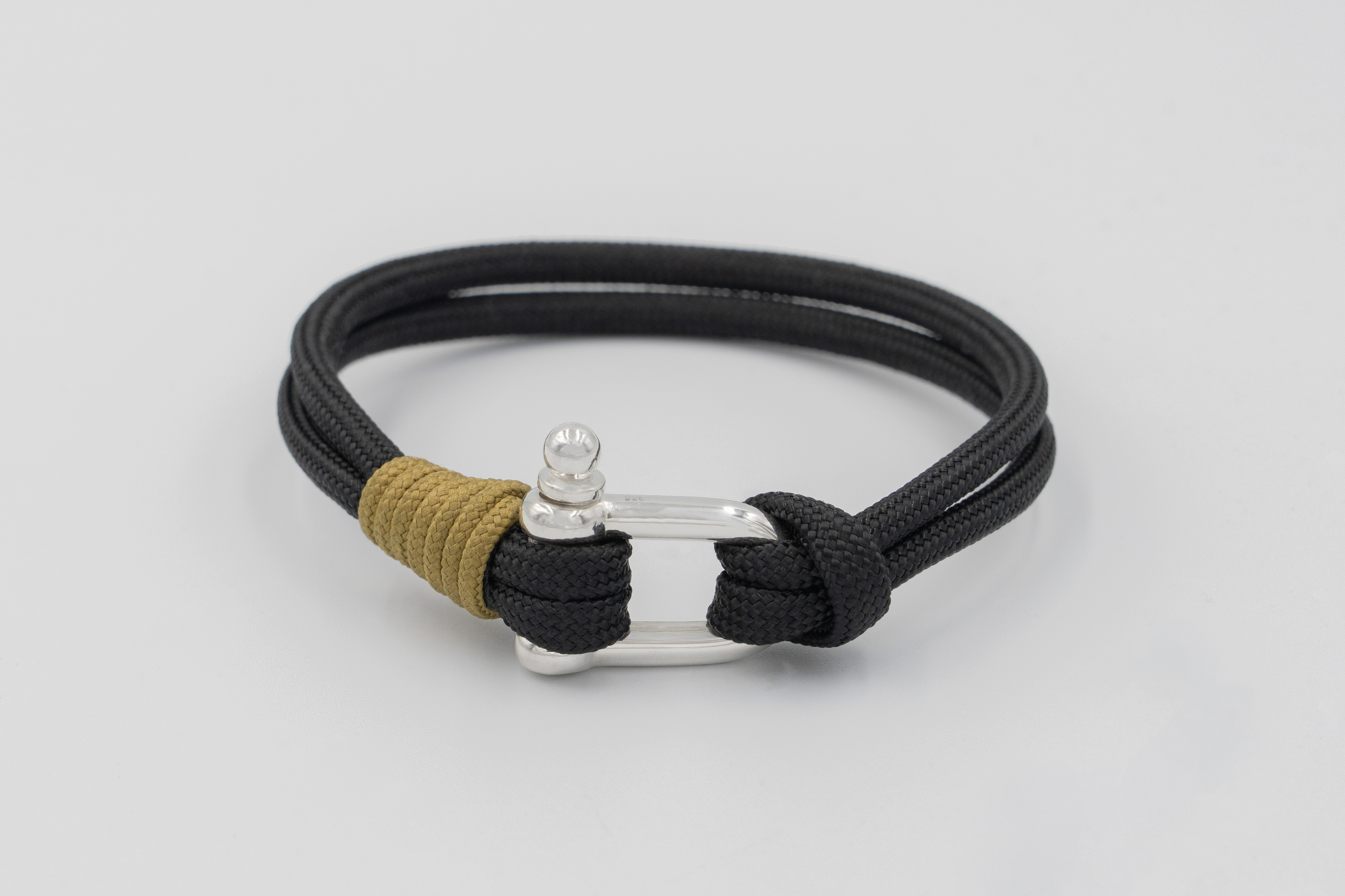 Shackle bracelet