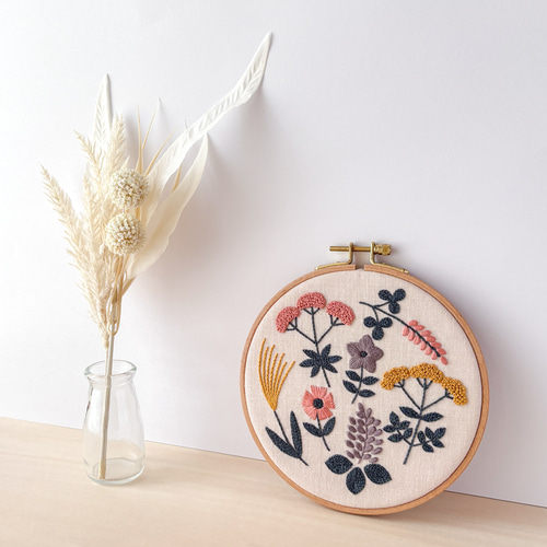 秋の七草 刺繍ファブリックパネル 直径16cm /花柄 インテリア 壁飾り
