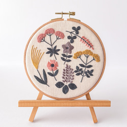 秋の七草 刺繍ファブリックパネル 直径16cm /花柄 インテリア 壁飾り