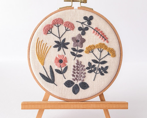 秋の七草 刺繍ファブリックパネル 直径16cm /花柄 インテリア 壁飾り