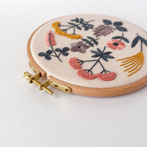 秋の七草 刺繍ファブリックパネル 直径16cm /花柄 インテリア 壁飾り