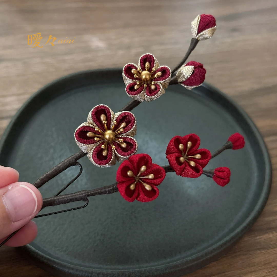 【モダンな梅の髪飾り】つまみ細工髪飾り　かんざし　梅　和装　着物　振袖　袴　色打掛　成人式　卒業式　結婚式