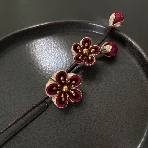 モダンな梅の髪飾り】つまみ細工髪飾り かんざし 梅 和装 着物 振袖 袴
