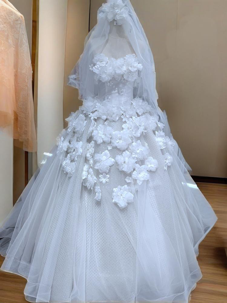 素敵  美しい花  立体レース   ウエディングドレス  A ラインスカート   結婚式 三 次会D115