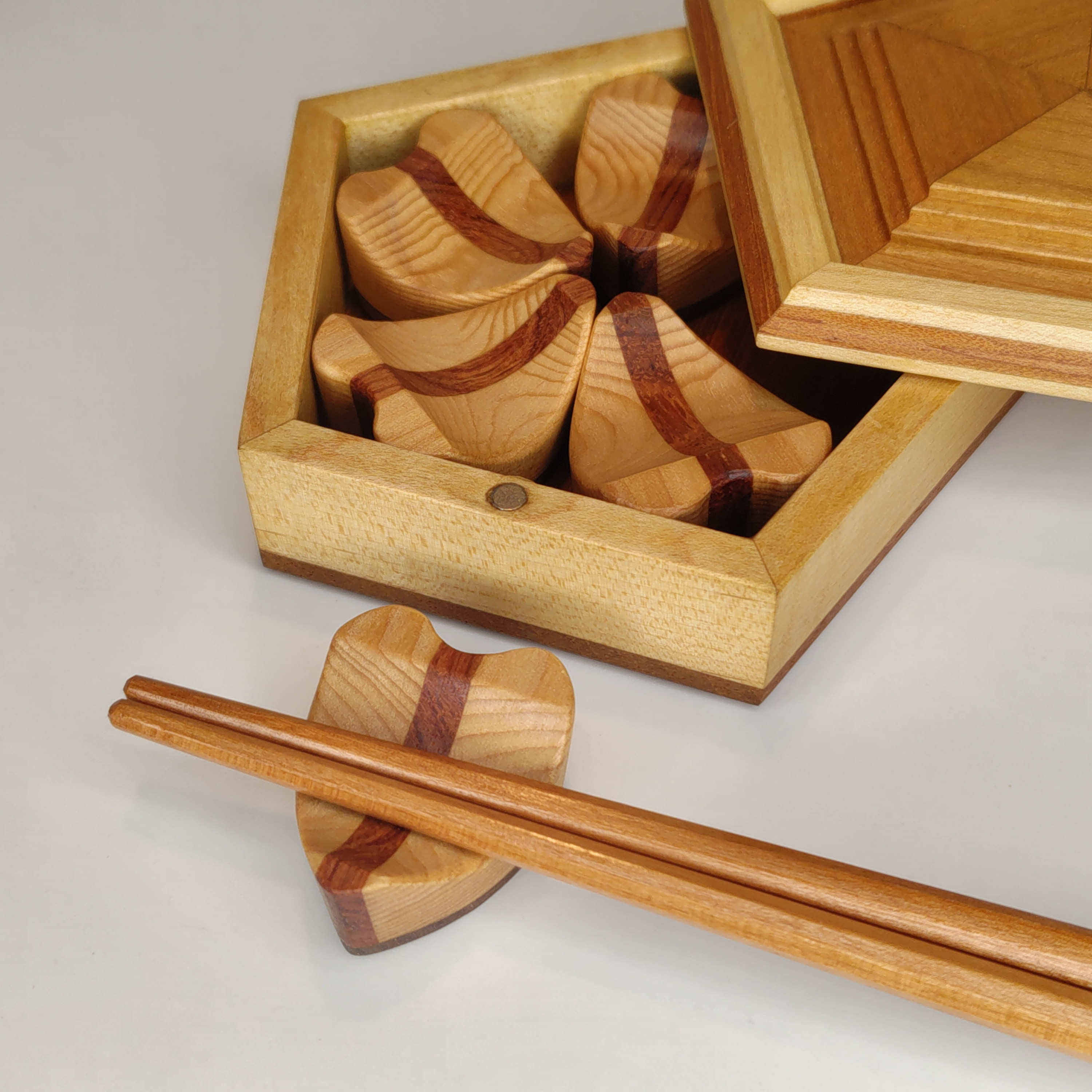 桜の花になるハート形箸置き ５個セット（専用収納箱付）C_No.14