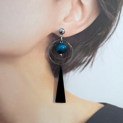 サージカルステンレス】タイガーアイとブラック三角パーツのピアス