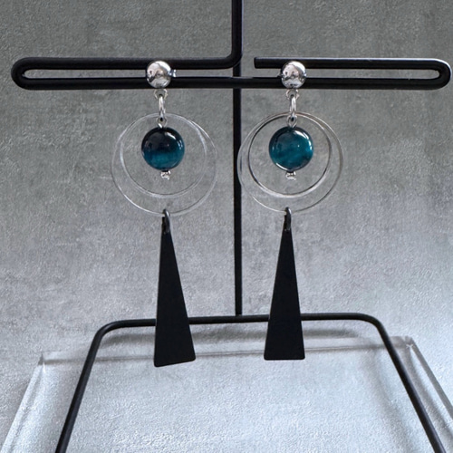 サージカルステンレス】タイガーアイとブラック三角パーツのピアス