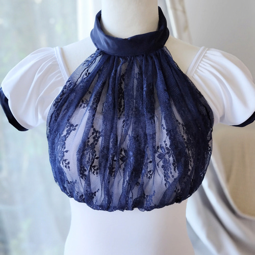 夏に涼しげな白とネイビーブルーのドレープたっぷりの娘役風