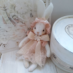 カントリードール♡ハンドメイド♡お人形♡うさちゃんマスコットチャーム♡ 日本限定 ドールチャーム 人形 いちご柄♥️ ハンドメイド