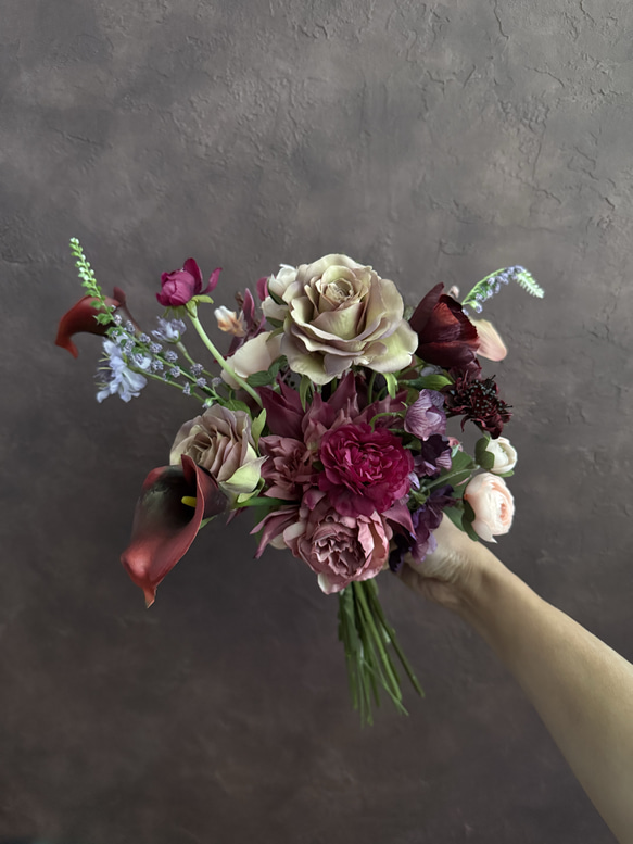 ワインレッドカラー×ピオニーのクラッチブーケ | mille la chouette