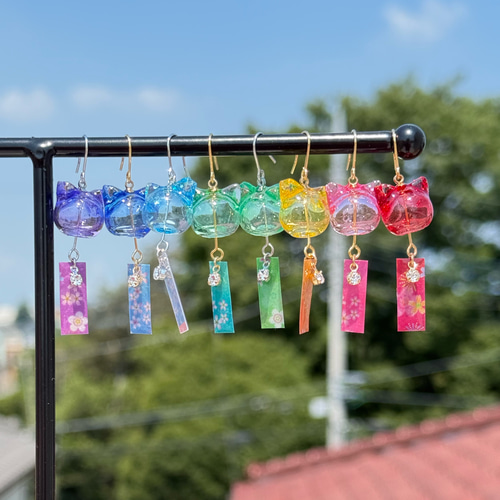 ミニサイズ】こねこりん – 小さな猫風鈴のピアス／イヤリング