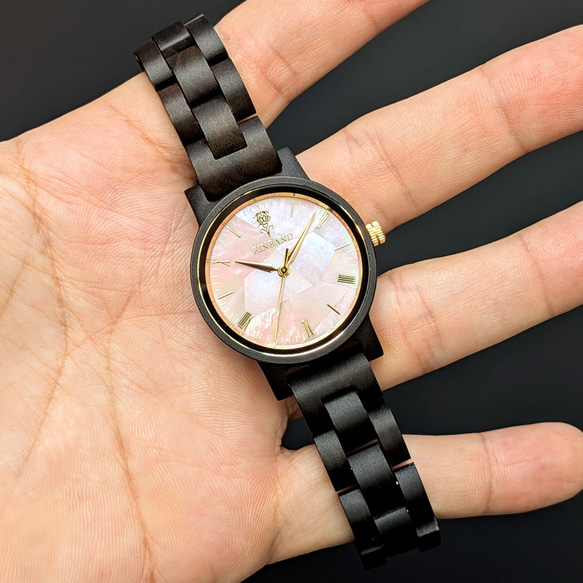 【木製腕時計】EINBAND Reise ピンクマザーオブパール×サンダルウッド 天然貝木製腕時計 32mm 5枚目の画像