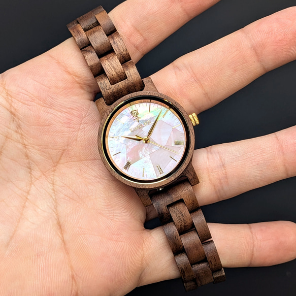 【木製腕時計】EINBAND Reise ピンクマザーオブパール×クルミ 天然貝木製腕時計 32mm 5枚目の画像