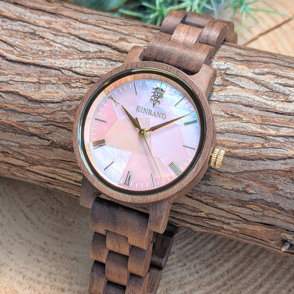 【木製腕時計】EINBAND Reise ピンクマザーオブパール×クルミ 天然貝木製腕時計 32mm 1枚目の画像
