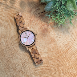 【木製腕時計】EINBAND Reise ピンクマザーオブパール×オリーブ 天然貝木製腕時計 32mm 3枚目の画像