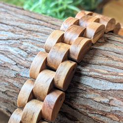 【木製腕時計】EINBAND Reise ピンクマザーオブパール×オリーブ 天然貝木製腕時計 32mm 4枚目の画像