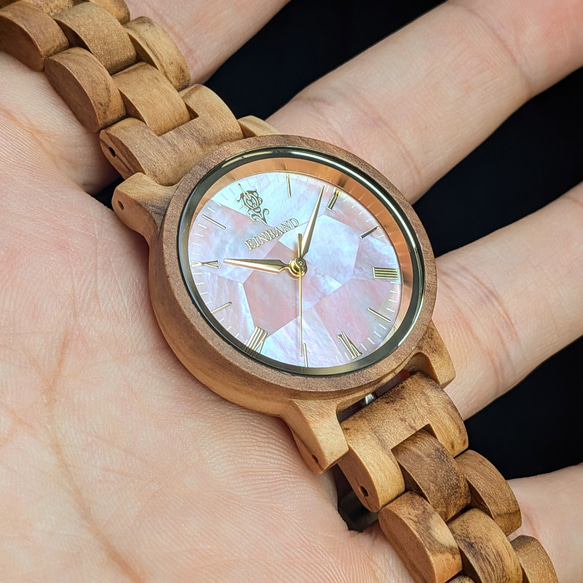 【木製腕時計】EINBAND Reise ピンクマザーオブパール×オリーブ 天然貝木製腕時計 32mm 6枚目の画像