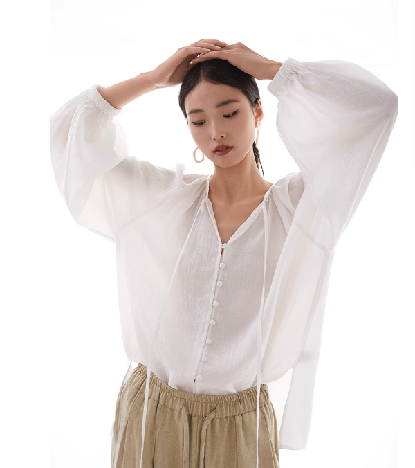 上着白のけだるい風リラックス風vネックスリットレトロな婦人服洋風シャツ