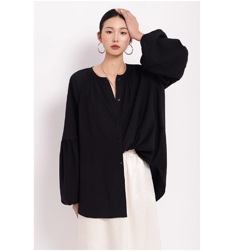 シャツの上着と婦人服フランスの小人数デザイン通勤カジュアル新型高級気質パフスリーブ黒