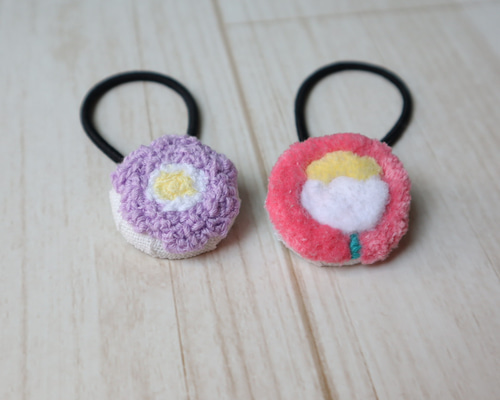 パンチニードル 小花柄くるみボタン/ヘアゴム 2個セット バラ売りOK