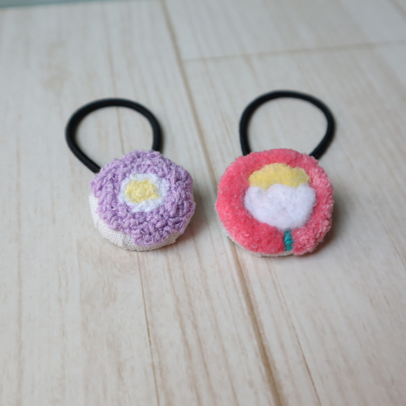 パンチニードル 小花柄くるみボタン/ヘアゴム 2個セット バラ売りOK