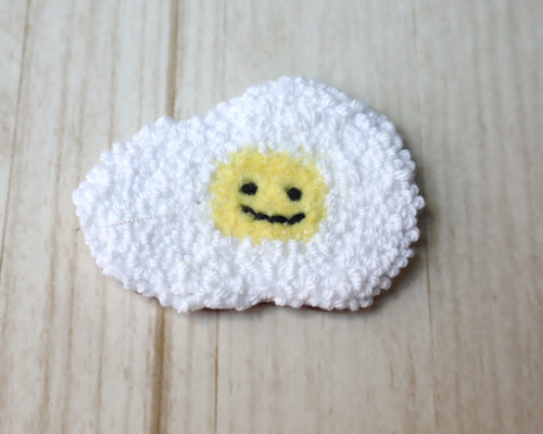 パンチニードル雑貨 ゆるっと目玉焼きチャーム その他雑貨 SHOP moco