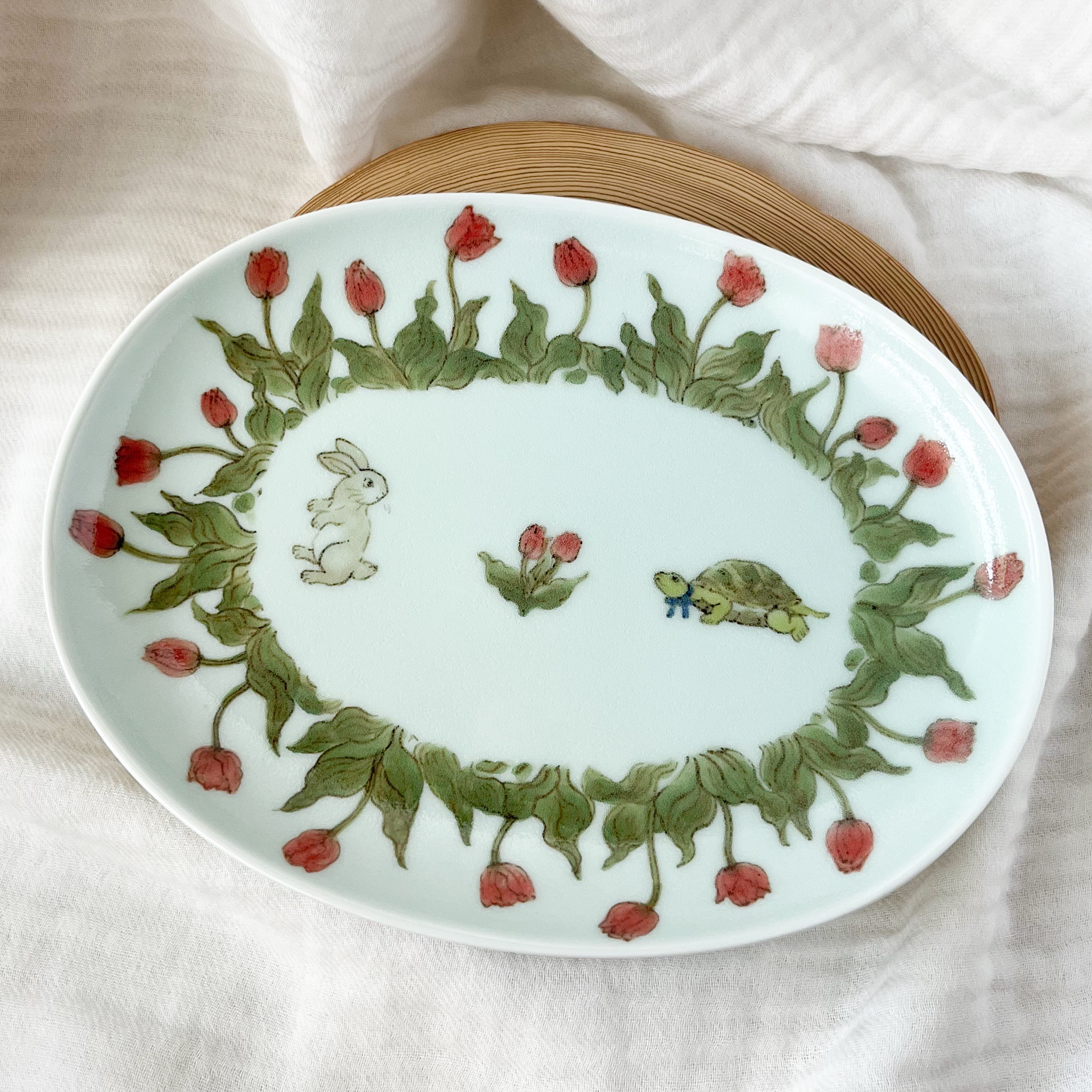 チコロット❤️ワンプレート❤️メイン皿❤️すべて手描き❤️染付け❤️小判型❤️だ円皿❤️可愛い❤️童話❤️うさぎとかめ