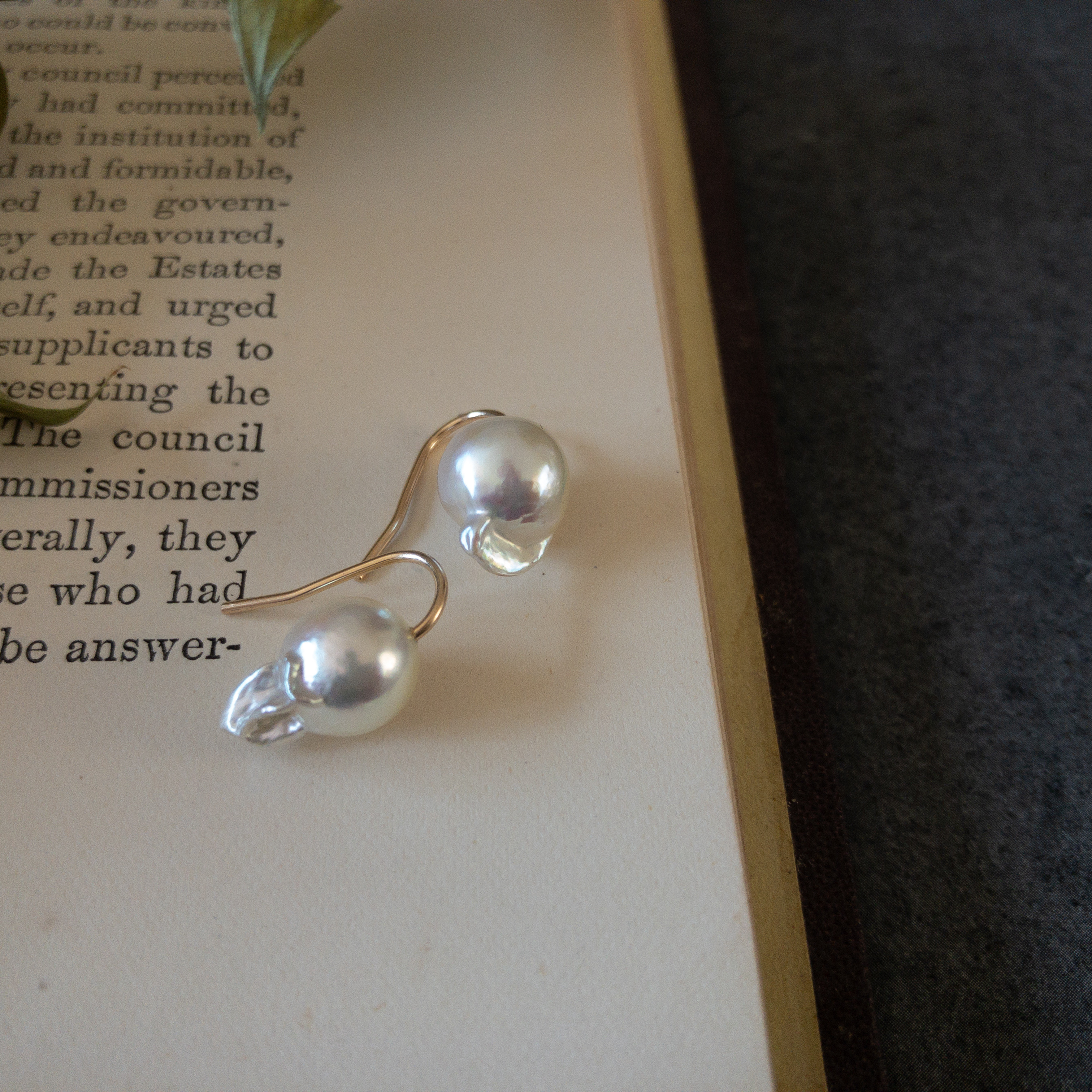 【14kgf】パールピアス 〜 アコヤ真珠(バロック・ホワイト系) 4,565円