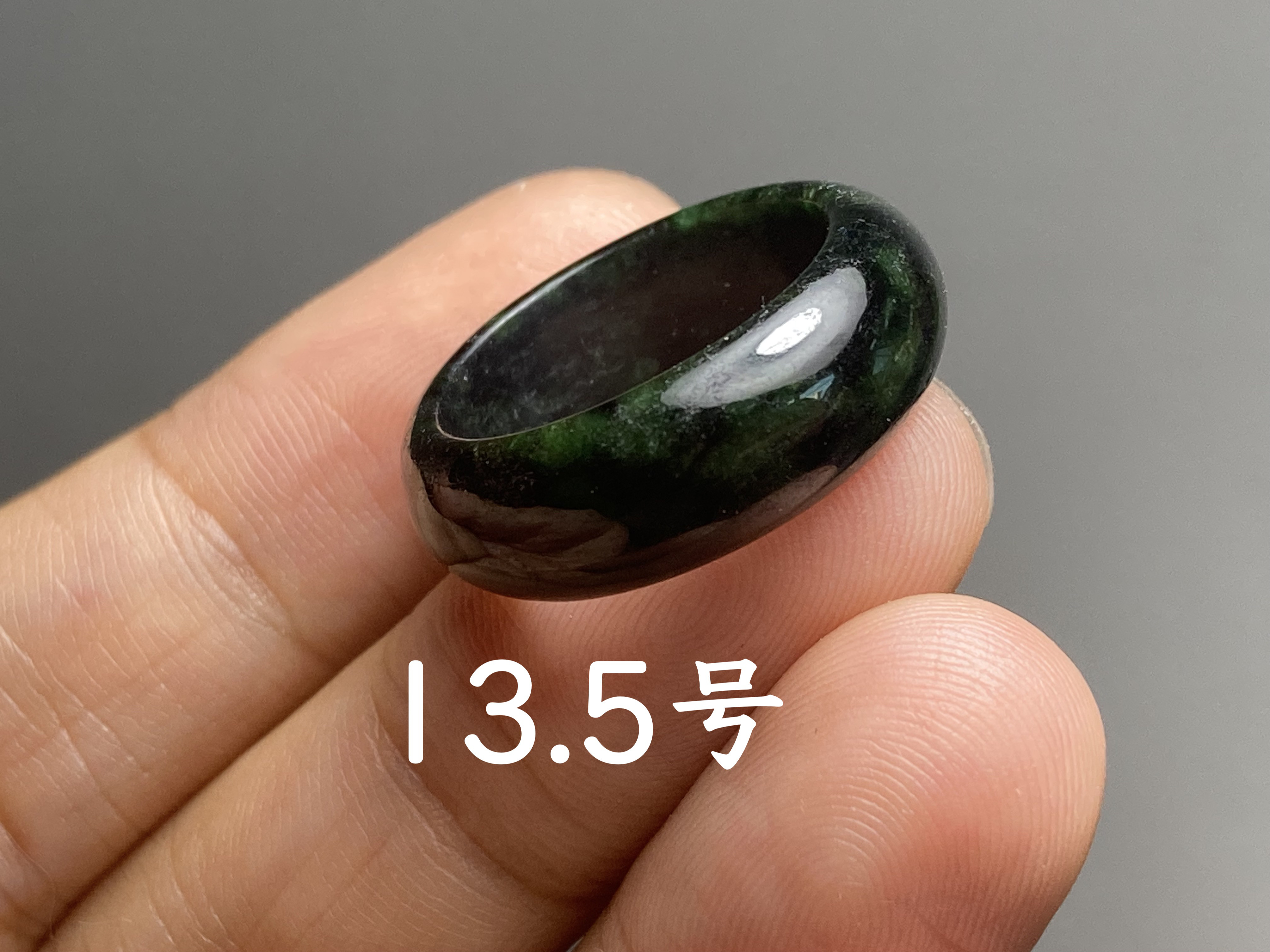 L11-248 一点物 黒緑 13.5号 ミャンマー産天然 A貨 本翡翠 くりぬき リング